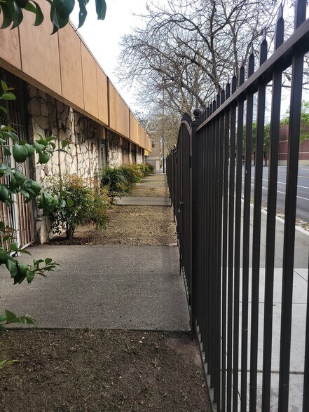 More Photos Of 902 N Hunter St, Stockton Office For Lease