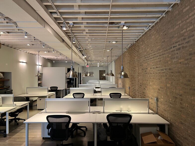 More Photos Of 21 W Illinois St, Chicago Office For Sale