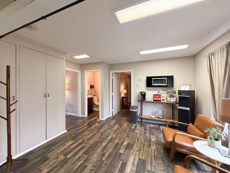 More Photos Of 175 New Britain Ave, Plainville Office Residential For Lease