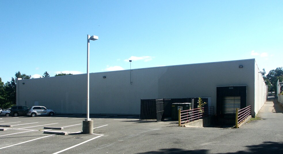 More Photos Of 2444-2460 Boston Post Rd, Larchmont Unknown For Lease