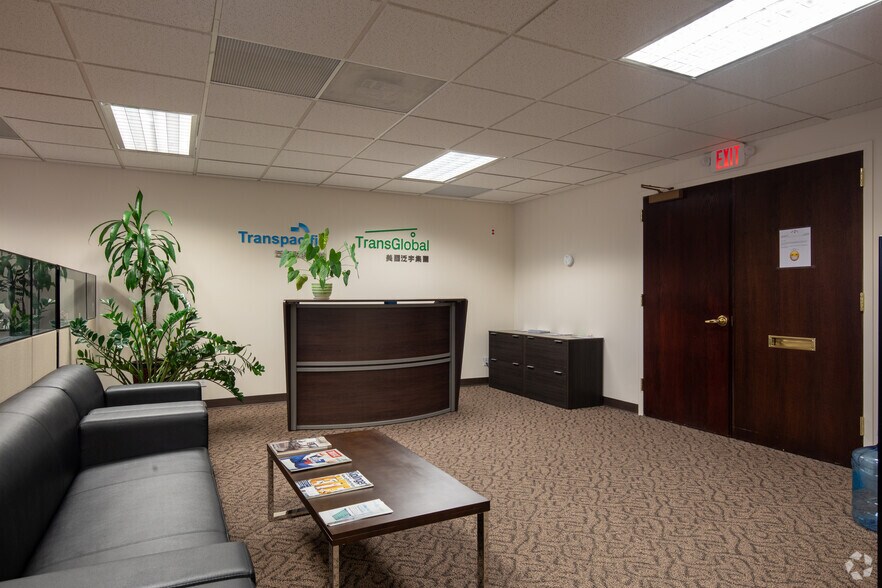 More Photos Of 98 Cuttermill Rd, Great Neck Office For Lease