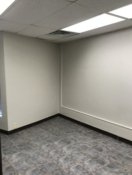 More Photos Of 901 N Virginia Ave, Oklahoma City Manufacturing For Lease