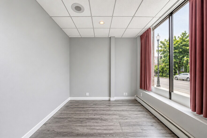 More Photos Of 283-285 Broadway, Bethpage Storefront Retail Office For Lease
