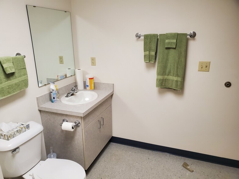 More Photos Of 7857 Enon Dr, Hollins Medical For Sale