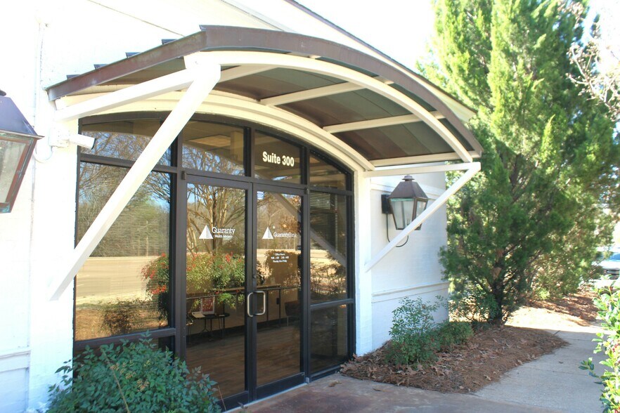 More Photos Of 601 Crescent Blvd, Madison Office For Lease