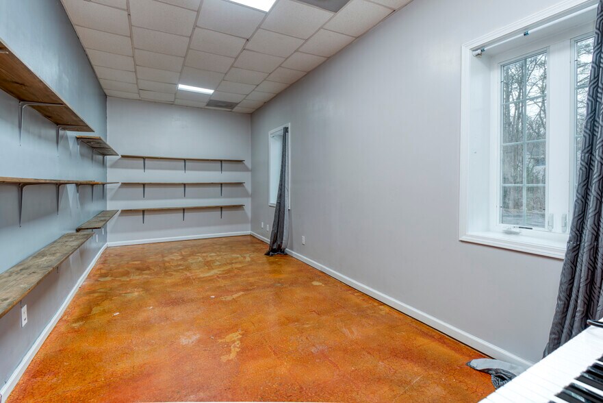 More Photos Of 324 S Commerce St, Marion Loft Creative Space For Sale