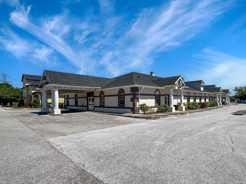 More Photos Of 224 Mariner Blvd, Spring Hill Medical For Sale