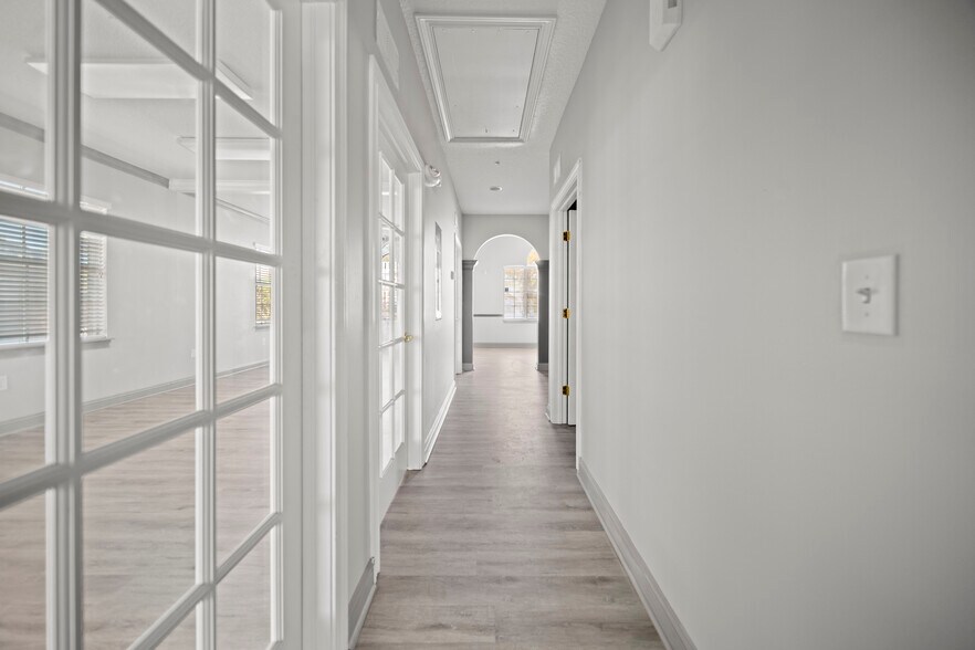 More Photos Of 6817 Southpoint Pky, Jacksonville Loft Creative Space For Lease