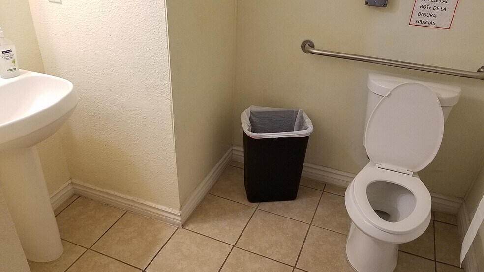 More Photos Of 1380 E Sahara Ave, Las Vegas Medical For Sale