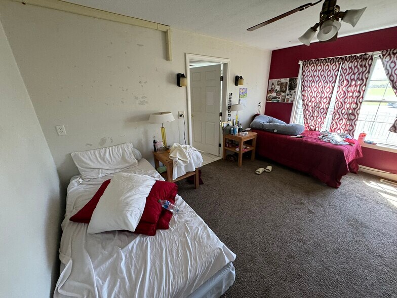 More Photos Of 1173 Manchester Ave SW, North Lawrence Office Residential For Sale