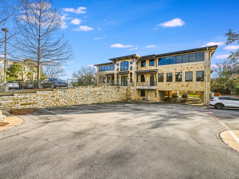 More Photos Of 3 Lakeway Centre Ct, Austin Medical For Lease
