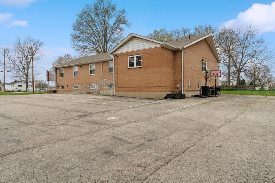 More Photos Of 8340 Pippin Rd, Cincinnati Specialty For Sale