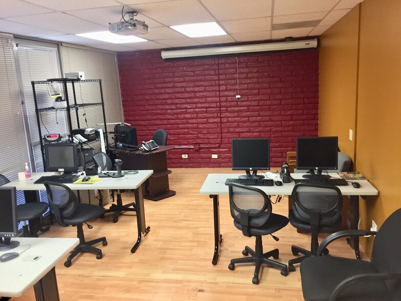 More Photos Of 1051 E Wardlow Rd, Long Beach Office For Lease