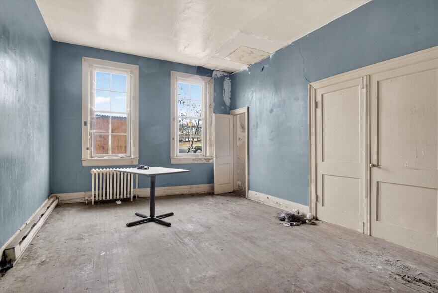 More Photos Of 1010-1012 S Garnett St, Henderson Apartments For Sale