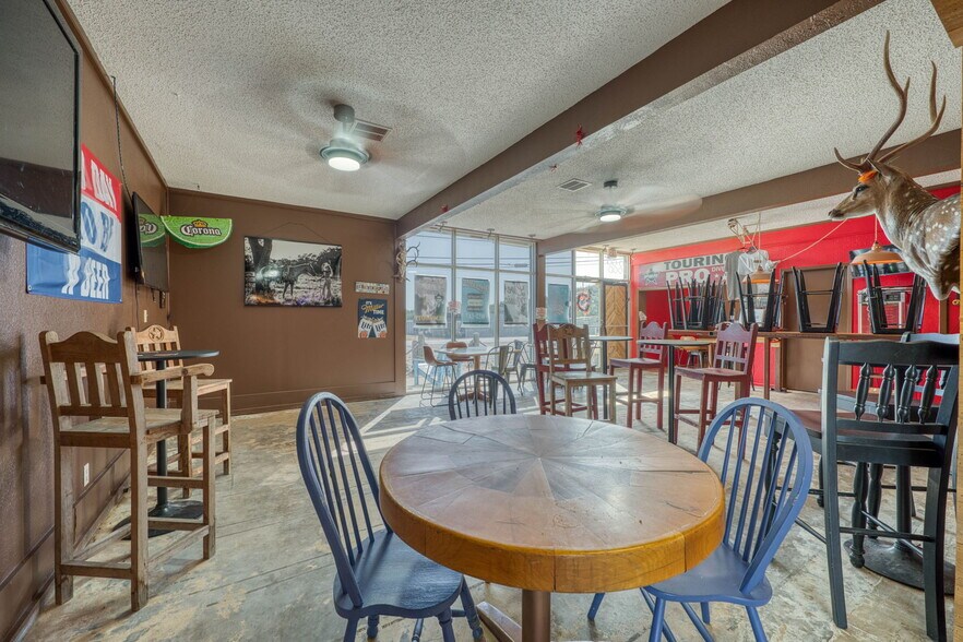 More Photos Of 106 Sunrise Dr, Sunrise Beach Restaurant For Sale