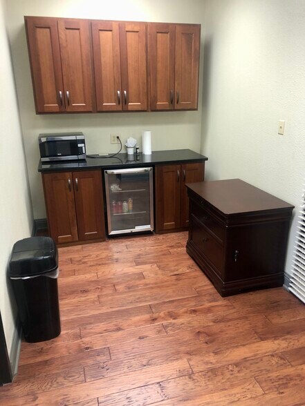 More Photos Of 222 Sidney Baker St S, Kerrville Office For Sale