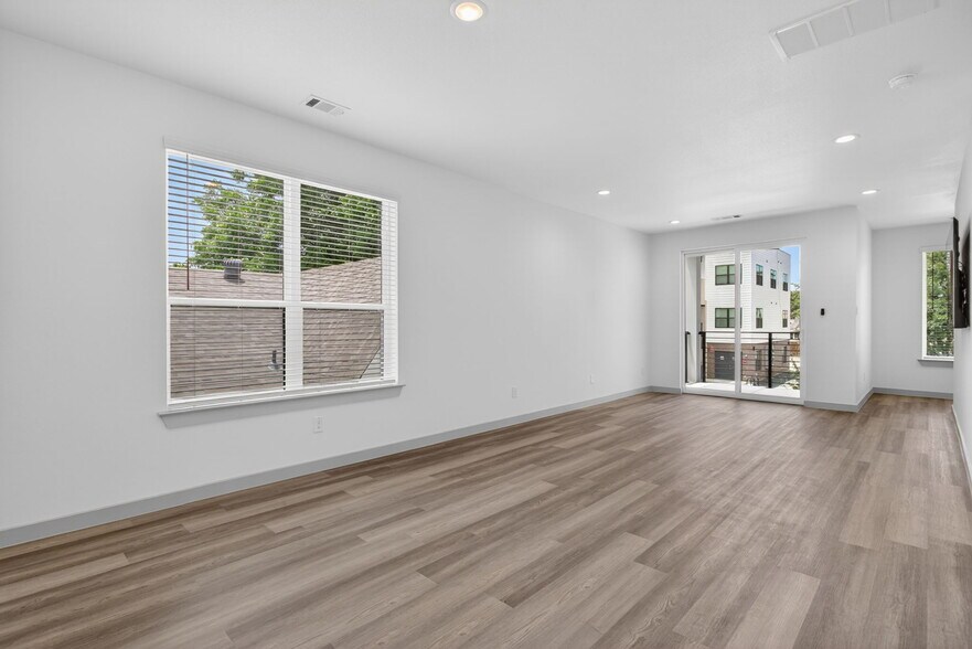 More Photos Of 3133 Cockrell Ave, Fort Worth Apartments For Sale