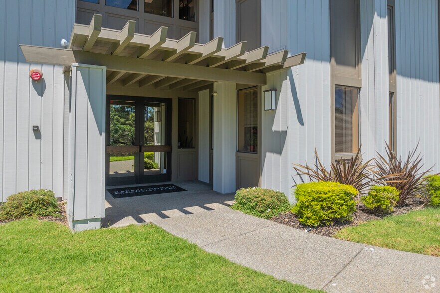 More Photos Of 165-185 N Redwood Dr, San Rafael Office For Lease