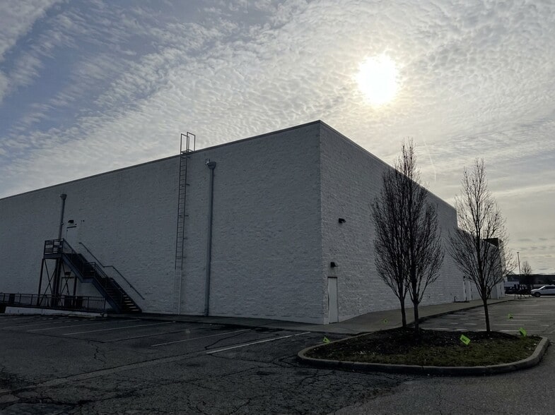 More Photos Of 4780 Cornell Rd, Cincinnati Movie Theatre For Sale