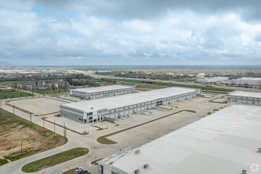 More Photos Of 2304 Reed Rd, Houston Distribution For Lease