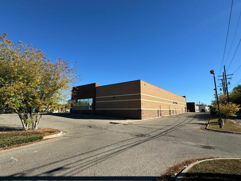 More Photos Of 5983 Highland Rd, Waterford Drugstore For Sale