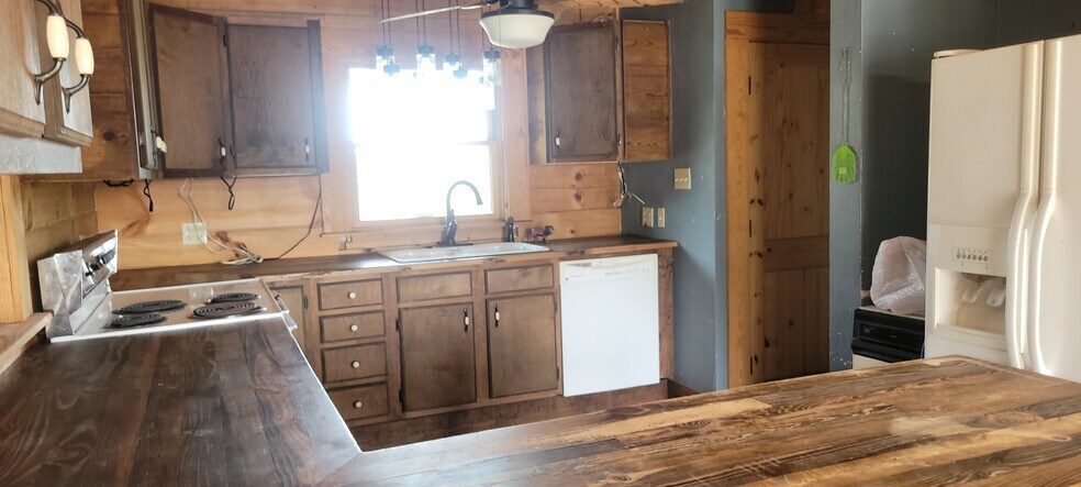 More Photos Of 766 County Road 4640, Winnsboro Specialty For Sale
