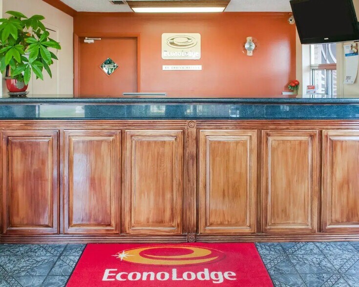 More Photos Of 619 N Marland Blvd, Hobbs Hospitality For Sale