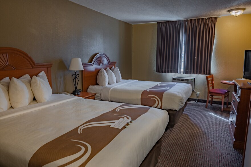 More Photos Of 730 E Jennifer Ln, Sidney Hotel For Sale