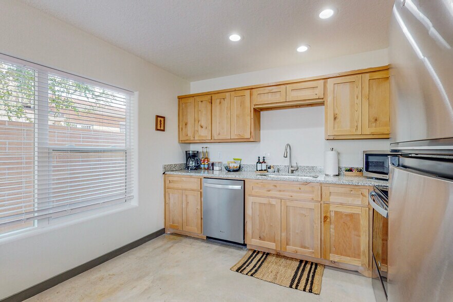 More Photos Of 615 Iron Ave SW, Albuquerque Apartments For Sale