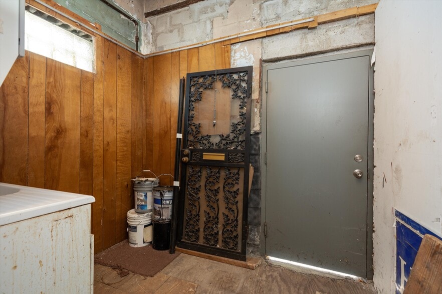 More Photos Of 227 Southfield Rd, Ecorse Warehouse For Sale