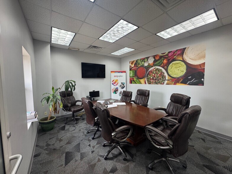 More Photos Of 115 Metroplex Blvd, Pearl Light Distribution For Lease