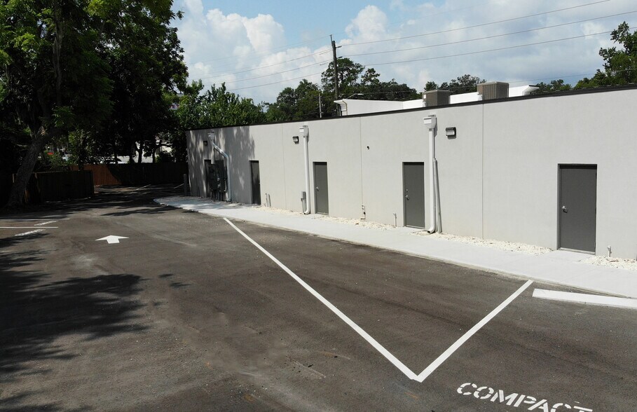 More Photos Of 3921-3953 Hendricks Ave, Jacksonville Storefront For Lease