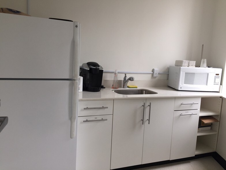 More Photos Of 125 E Trinity Pl, Decatur Office For Lease