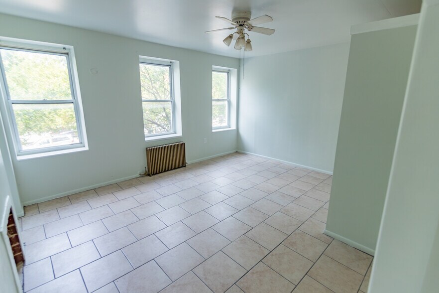 More Photos Of 11 S Broadway, Baltimore Apartments For Sale