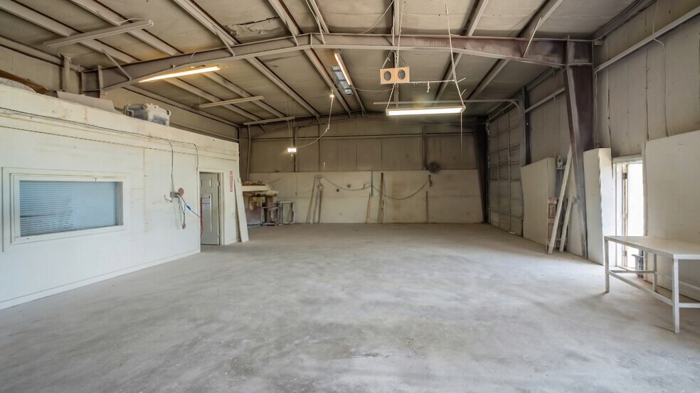 More Photos Of 755 N Burleson Blvd, Burleson Industrial For Sale