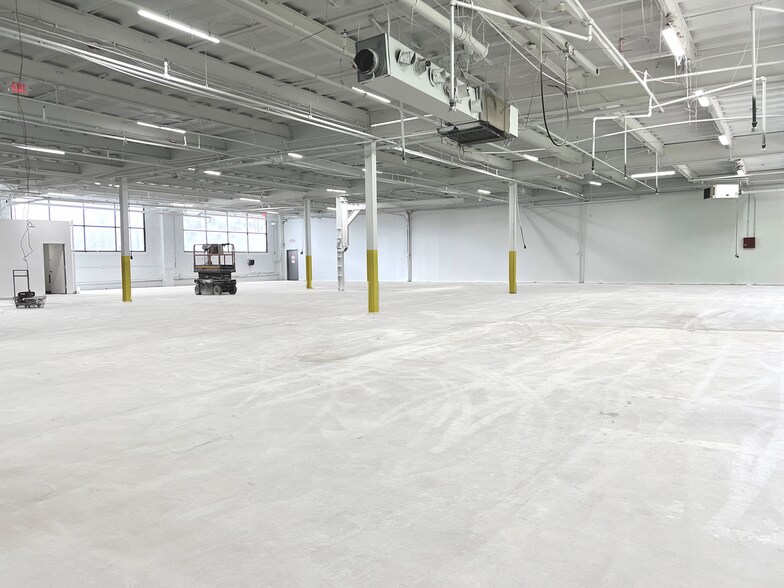 More Photos Of 50 Nassau Terminal Rd, New Hyde Park Warehouse For Sale