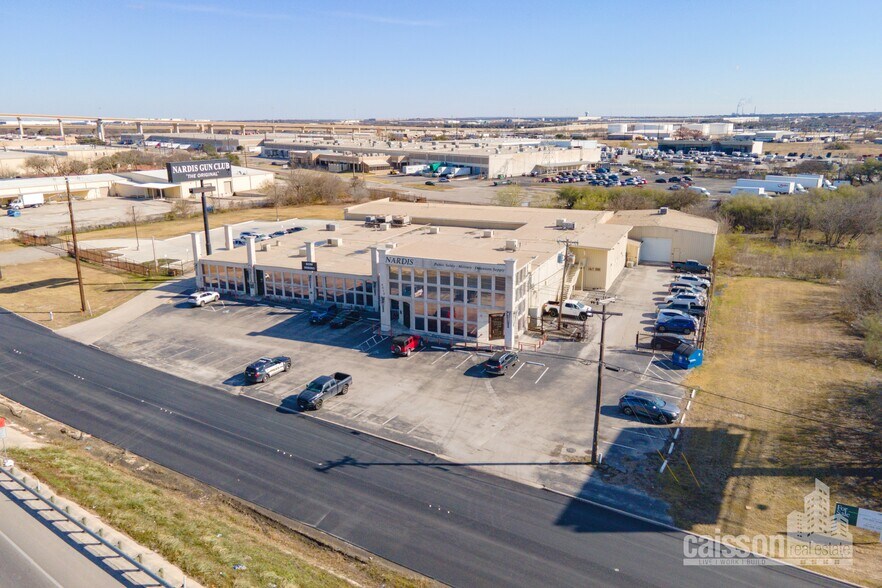 More Photos Of 4818 E IH-10, San Antonio Warehouse For Lease