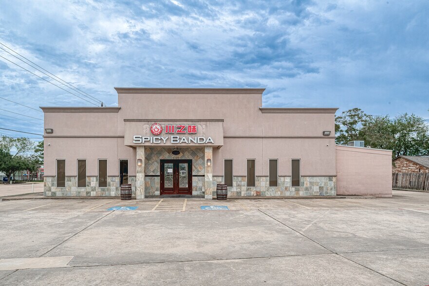 Primary Photo Of 1127 Marina Bay Dr, Kemah Restaurant For Sale