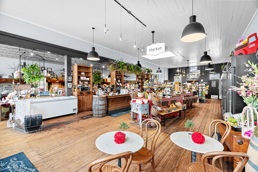 More Photos Of 5595 Walnut St, Augusta Storefront For Sale