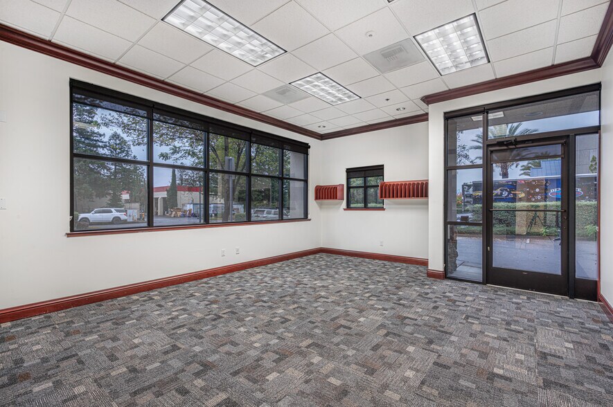 More Photos Of 810 Denbeste Ct, Windsor Office For Lease