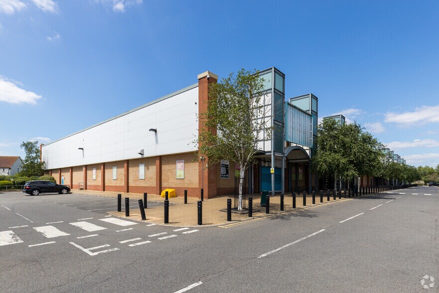 Primary Photo Of 4-12 Twin Tumps Way, London Freestanding For Lease