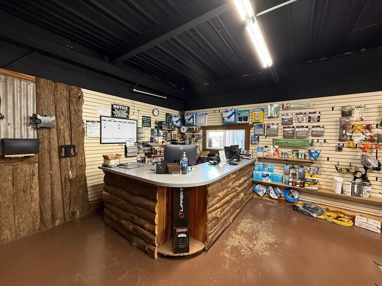 More Photos Of 13239 S Interstate 35, Valley View Manufacturing For Lease