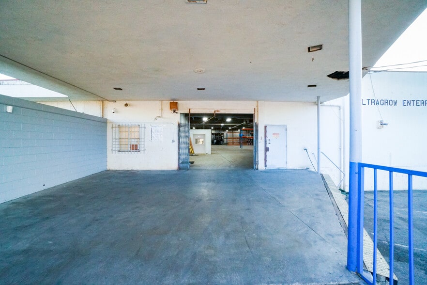 More Photos Of 13501 S Main St, Los Angeles Warehouse For Lease
