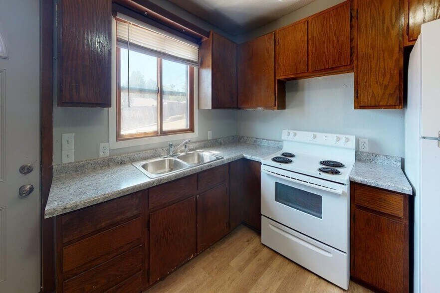 More Photos Of 304 10th Ave NW, Mandan Multifamily For Sale
