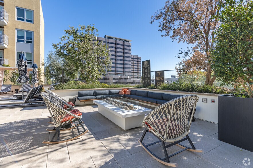 More Photos Of 585 Anton Blvd, Costa Mesa Apartments For Lease