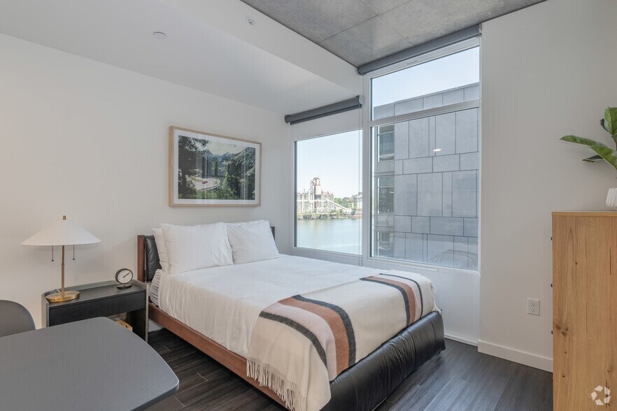 More Photos Of 1550 NW Naito Pky, Portland Apartments For Lease