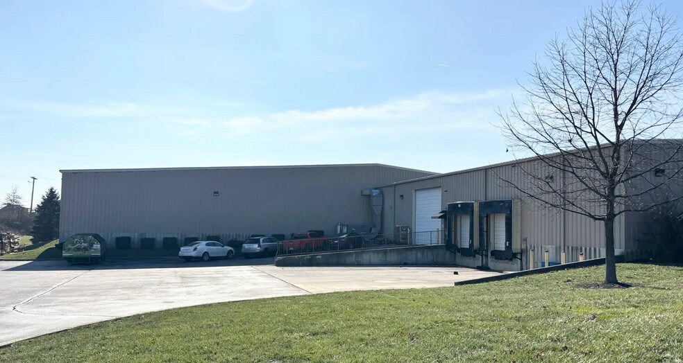More Photos Of 1019 Mt. Vernon Rd, Shelbyville Warehouse For Lease