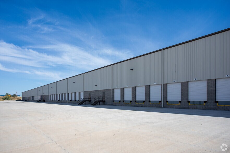 More Photos Of 7225 S Kolb Rd, Tucson Warehouse For Lease