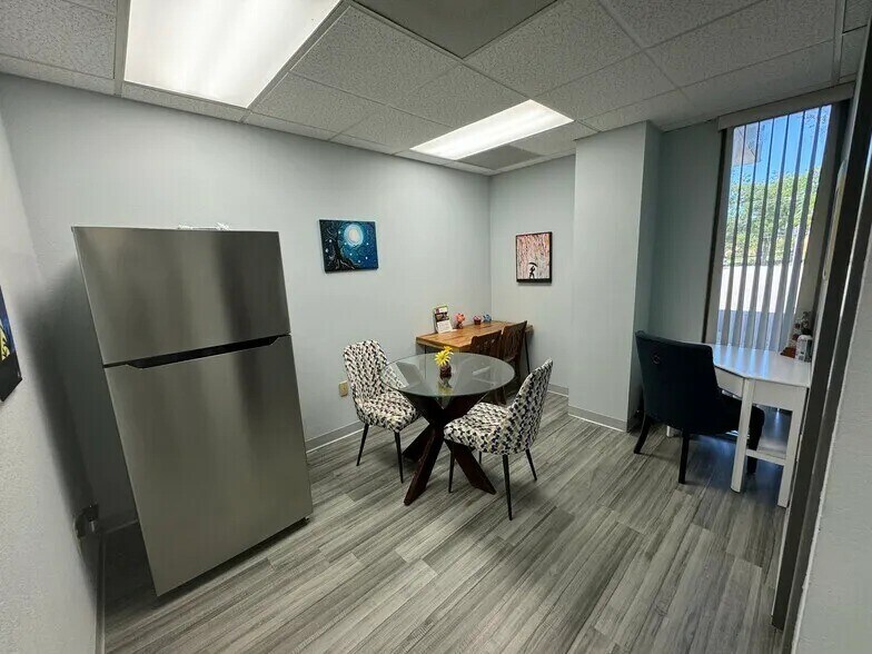 More Photos Of 6101 Webb Rd, Tampa Medical For Sale