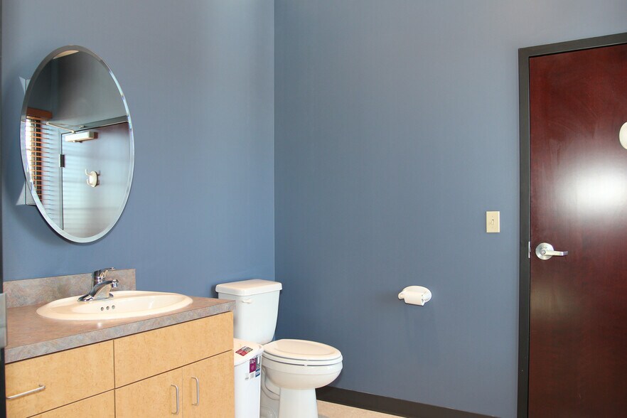 More Photos Of 2295 S Hiawassee Rd, Orlando Office For Lease